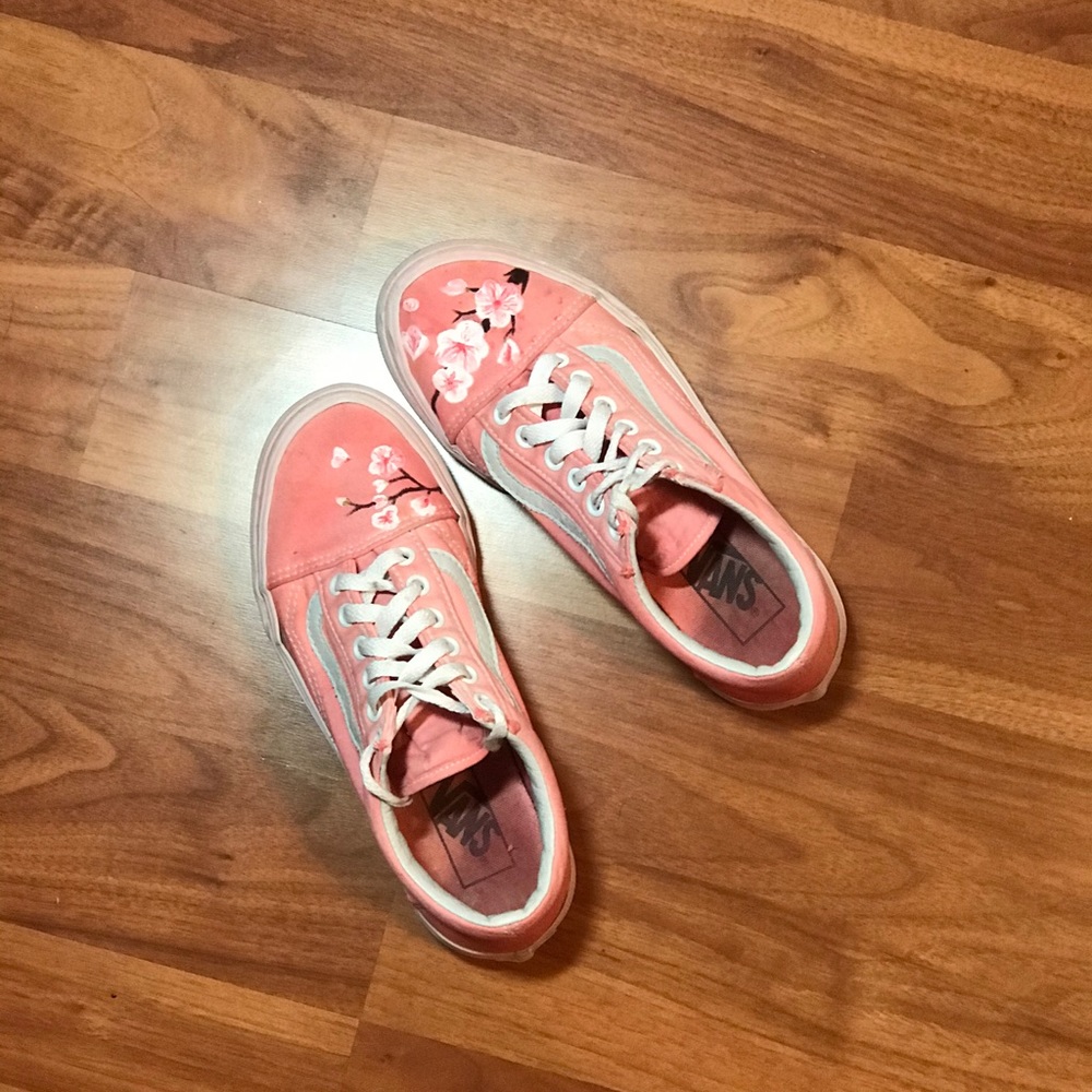 Custom Vans - Picture 3 of 4